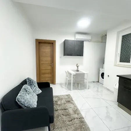 Δωμάτια σε οικογενειακή κατοικία Brand New In St Julians *